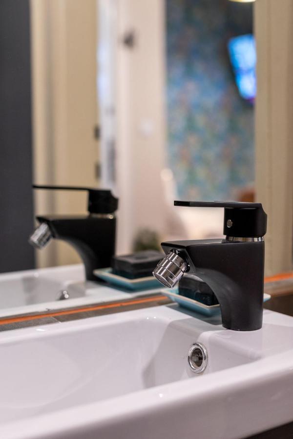 Economy Downtown Design Apartments - Free Parking - Balcony - Super Puplic Transport - Ac Budapest Ngoại thất bức ảnh